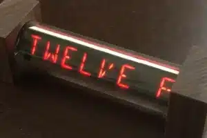 🕰️ Word Clockでおしゃれに時間を表示！インテリアにも最適